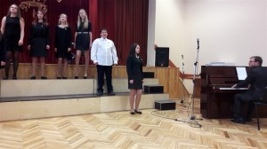 Dricānu vidusskolas 8.-12. klašu vokālais ansamblis (vadītājs Jānis Veličko)