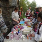  Radošajās darbnīcās vēlējās piedalīties gan mazi, gan lieli.