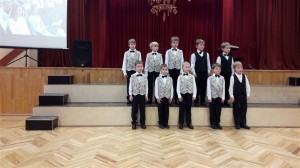 Rīgas Imantas vidusskolas 1. klases zēnu koris Auseklītis (vadītājs Eduards Grāvītis)